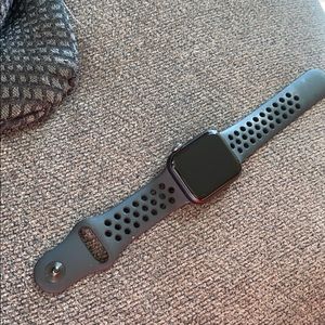 Apple Watch Series 4 - Nike - NEW